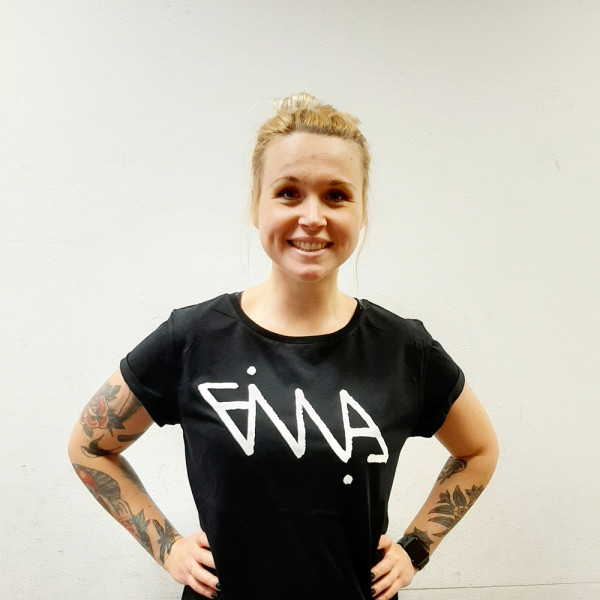 Finna - Logo Tailliertes Shirt XL